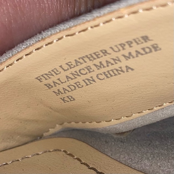 *SOLD* Charles David Haley Pleated Ruffle Heeled Sandals Size 6.5 - Picture 13 of 16